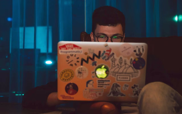 Mengawali Karir sebagai Blogger Profesional - Langkah Awal Menuju Kesuksesan Ashwamedia